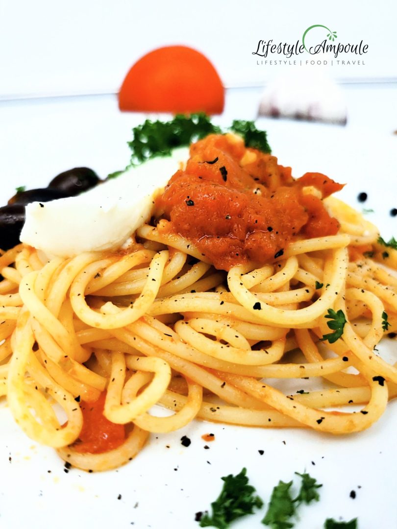 Spaghetti in tomato garlic butter sauce